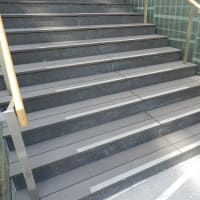 外付けの　黒木階段　一安心（Ｕ_ＰＬＡＣＥ）