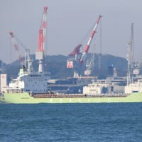 住友大阪セメント　セメント運搬船「ながと丸」の航行姿