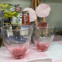 さくら酵母さくらいちばんで乾杯を♪店頭のみ「琉球泡盛さくら酵母さくらいちばん30度720ml＆桜の花形で桜色が愛らしいグラスセット」ありますよ～！