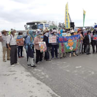 本部塩川港でオール沖縄会議現地闘争部会主催の集中行動 --- 約８０名の結集で、ダンプトラックを通常の半分に減らした！