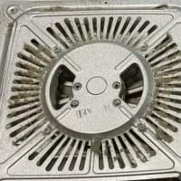 電気コタツ出す。ホコリスゴ！