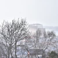霧で霞む釧路市