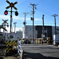 今日の寺前踏切（真行寺の前）と山田線の電車