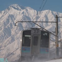 アルプス銀嶺と雪煙と