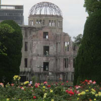 広島・平和記念公園をテクテク散歩・・・インバウンドのツーリスト、修学旅行生でいっぱいです　もういいかげん、戦争はやめよう！