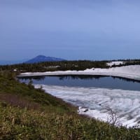 八幡平 ガマ沼の氷のすべり台