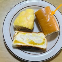 菓子パン食べ比べ→毎朝のお楽しみ(矢印のパンをご紹介)(o^^o)