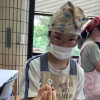 給食「そらまめのさやむきをしよう」