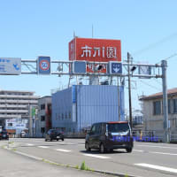 国道１号線安倍川橋付近の移動中央線（２０２４年４月）