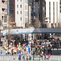 東京マラソン、田町で折り返し
