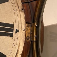 掛時計の風防を取り付けること