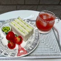 ランチタイム・胡瓜のサンドイッチ& 100%すいかジュース,玄関と裏庭の手入れ &ご近所のお掃除当番皆が自発的に・・・　〜♪