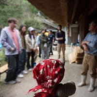 海外からの旅行者が日本の里山の暮らしを見学にやって来た京都左京区の最北端の山里久多