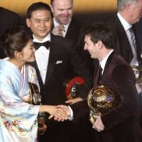 澤穂希と佐々木則夫監督がアジア人初のFIFA年間最優秀賞を受賞