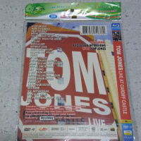 Tom Jones -  Live (Cardiff, Paris, 2001) ：ブルーレイディスク・その１