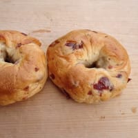 さくらベーカリーの クランベリーベーグル