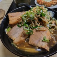 台北：スタミナチャーシュー麺・唐揚げセット
