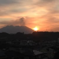 2023年03月29日（水)　日の出が桜島にかかり始めました。