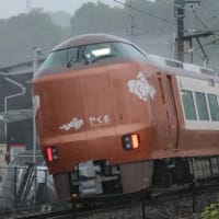 岡山の列車（新型特急やくも）
