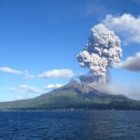 桜島火山噴煙４１００メートル、噴石に警戒
