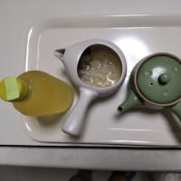 ペットボトルに冷たいお茶を