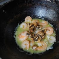 昨日の夕食：豆干絲 と 海老のニンニク炒め