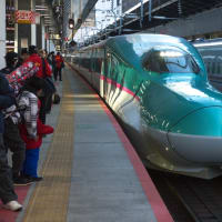 東京駅２１番線ホームを発着する東北新幹線やまびこ２０５号　仙台行き