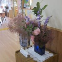 篠窪（しのくぼ）の隣町 秦野市西公民館「花といっしょに」の皆さんが６月の花を生ける(2025/06/03～06/10）