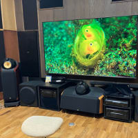 100インチ液晶テレビの導入