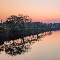 春惜しむ 時が流れる 夕べかな