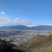 春の山