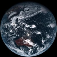 地球「世界で初めてのカラー画像」