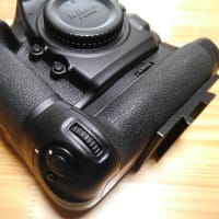 Nikon MB-D18 D850用バッテリーグリップ パック 縦位置