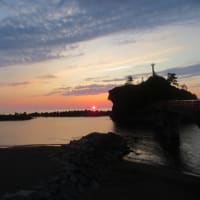 今日の夕日を追った