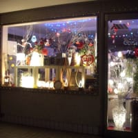 華やかなフロアランプ（パートⅡ）、夜の部です。