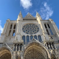 シャルトルブルーのステンドグラス、世界遺産の大聖堂❗️