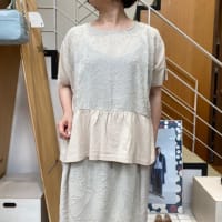 etre relie  しわ加工Aラインカットワンピース&フラワージャガードTシャツ