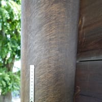 爪研ぎ跡