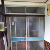 玄関引戸のリフォーム（約1日で古い建具からアルミ格子の玄関引戸へ入替完了！）