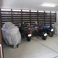 梅雨が近づいてきました。バイクは屋内保管が安心です。