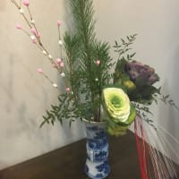 葉ボタンで 明るく迎える お正月