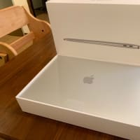 カスタマイズ注文した「MacBook Air」届きました。
