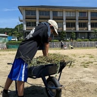草刈り大作戦　中・後期学部校舎