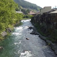 木曽川と足湯