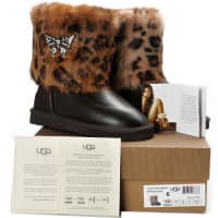 UGG 5825 ブーツ ダイアモンド ダークを紹介します