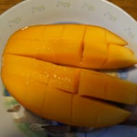 沖縄県産のマンゴー