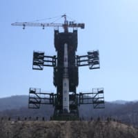 北朝鮮、「人工衛星」打ち上げ施設を外国メディアに公開