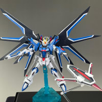 模型完成品　HGCE 1/144 ライジングフリーダムガンダム
