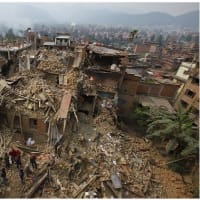 ＜ネパール地震＞死者８０００人超の可能性　遅れる救出活動