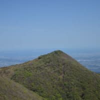 妻と一緒に藤原岳登山に挑戦　その2　～シャボン玉と飛行機雲、藤原山荘で昼食、天狗岩、ケルン～